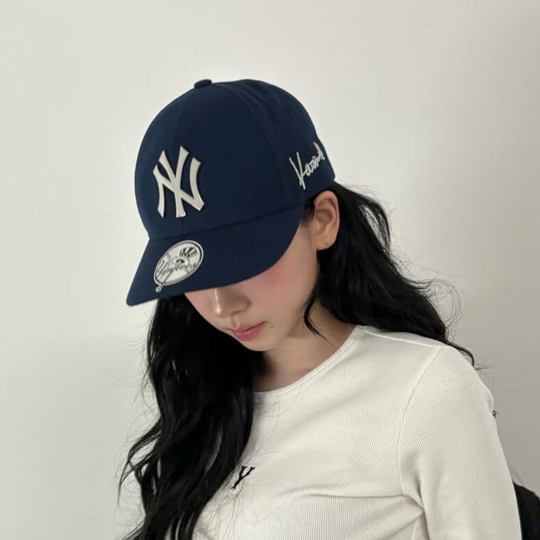 KARINA X MLB EXCLUSIVE KOREA COLLABORATION (BALL CAP NEW YORK YANKEES)
